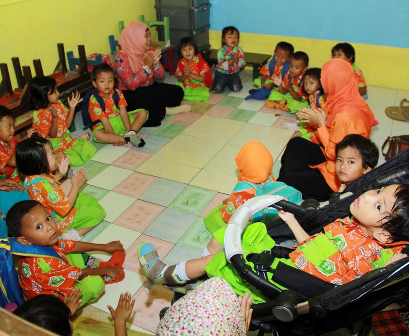 Ilustrasi sejumlah murid mengikuti pelajaran di paud inklusif cerdas, Banyuwangi, Jawa Timur, Senin (22/2). Foto: ANTARA FOTO/Budi Candra Setya.