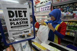 DKI Galakkan Perda Kantong Plastik Ramah Lingkungan