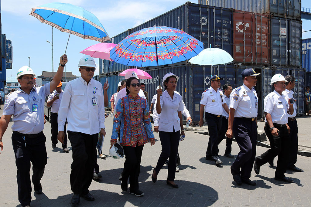 Rini Soemarno Tinjau Pelabuhan Yos Sudarso