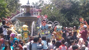 Perkenalkan, Ondel-ondel Taiwan yang Murah Senyum