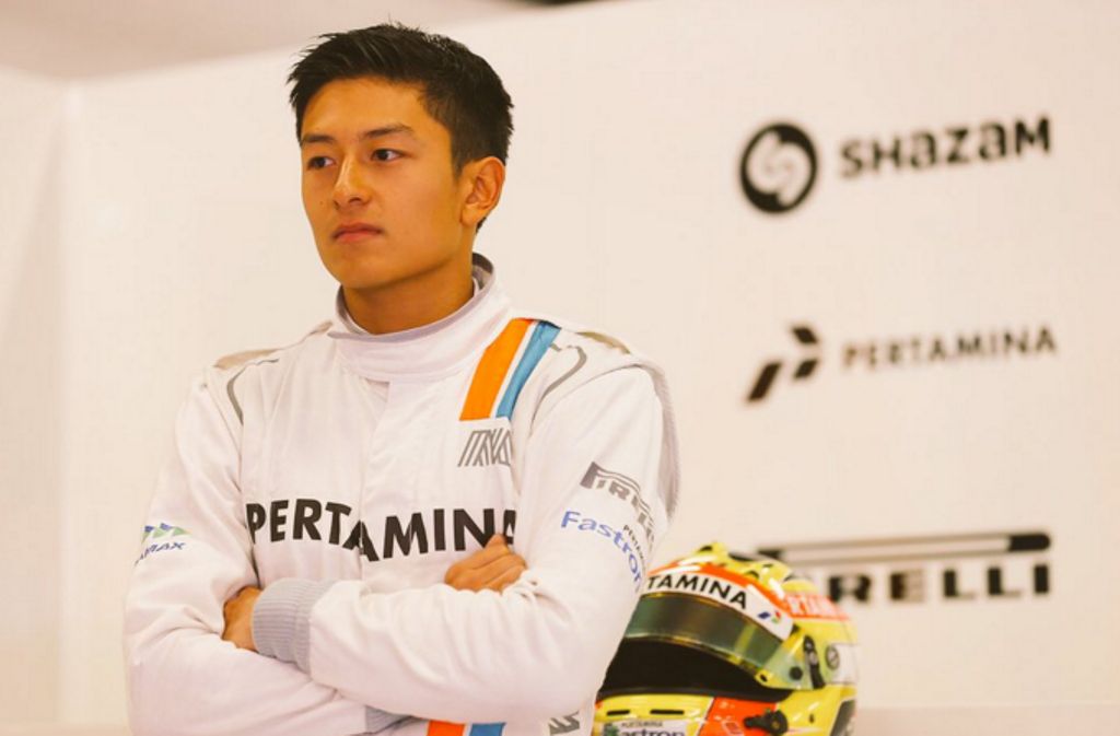 Rio Haryanto di garasi Manor Racing saat bersiap melakoni sesi tes pramusim F1 (Foto: Twitter Manor Racing)