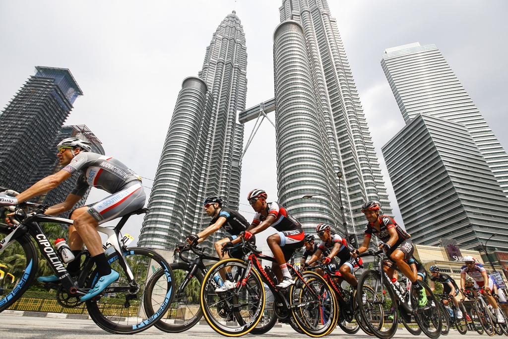 Suasana ajang balap sepeda Tour de Langkawi pada 2015.  (AP Photo/Joshua Paul)