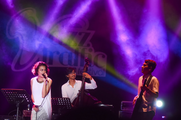 Eva Celia Mendengarkan Semua Musik, Termasuk Dangdut