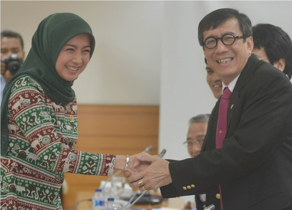 Jika Ditunjuk, Desi Ratnasari Siap Bersaing di Pilgub DKI - Medcom.id