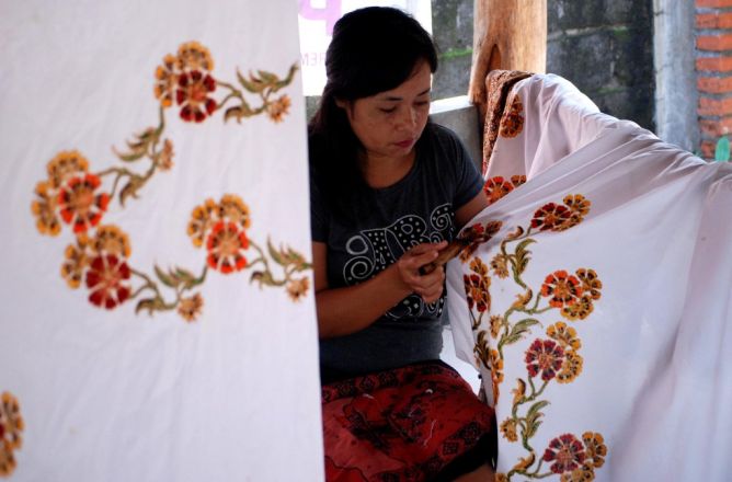 H&M to Launch Batik Collection