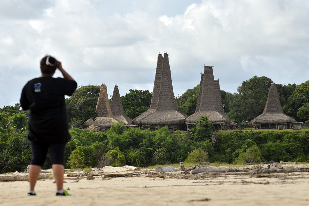 Menikmati Wisata Budaya di Kampung Adat Wainyapu