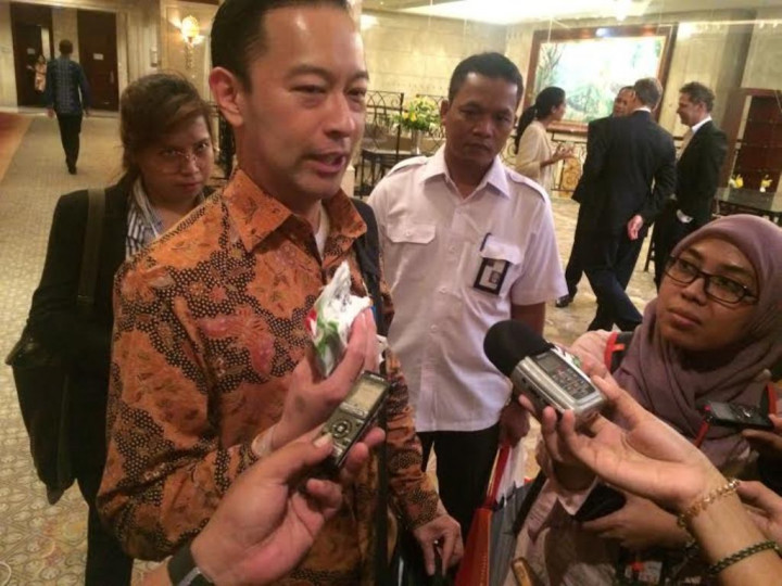 Bepergian, Mendag Tom Selalu Bawa Kantong Plastik