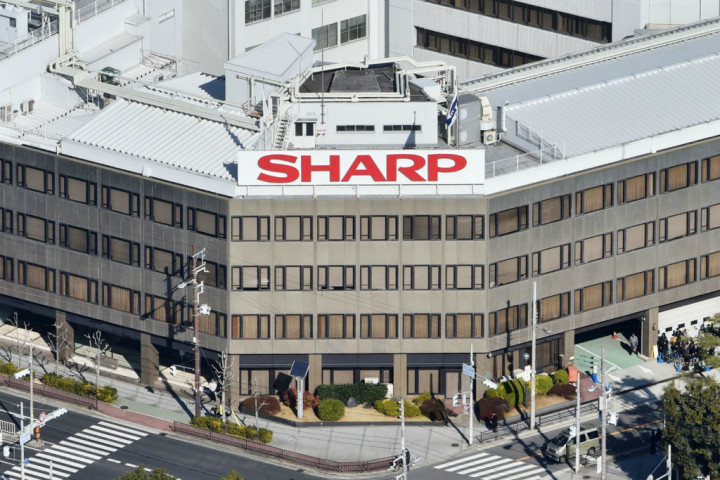 Foxconn Resmi Akuisisi Pabrik Layar dan Saham Sharp? 