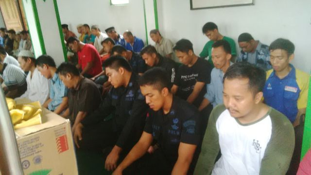 Ada Air Mata pada <i>Jumatan</i> Terakhir di Kalijodo 