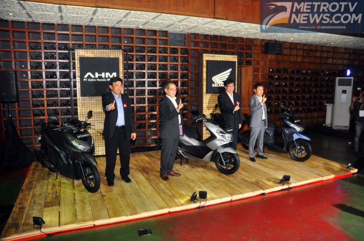 Honda Hadirkan PCX dan New Vario Warna Baru 