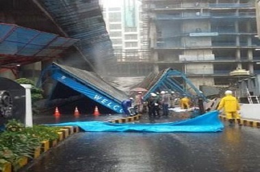 Atap Akses Masuk Hotel Sheraton Surabaya Ambruk