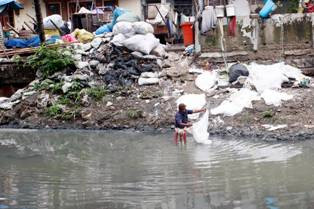 (R)Evolusi Plastik Implementasi Revolusi Mental?