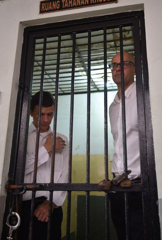 <i>Neil Bentleman Tak Akan Melarikan Diri</i>