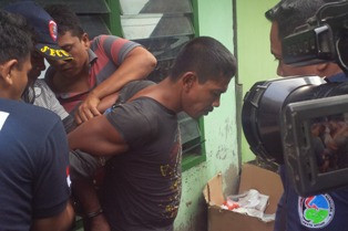 Belasan Orang Diringkus dalam Penggerebekan di Kampung Starban