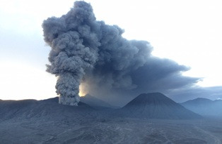 Status Gunung Bromo Turun, Petugas Masih Siaga