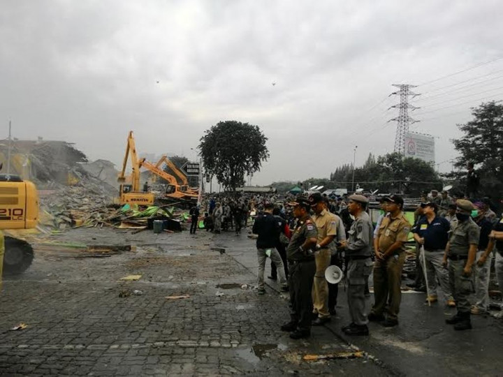 Aparat Gabungan Sisir Gang di Kalijodo