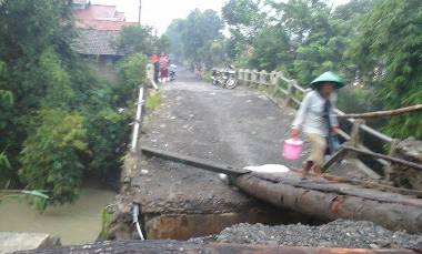 Jembatan Ambruk di Brebes Memakan Korban 