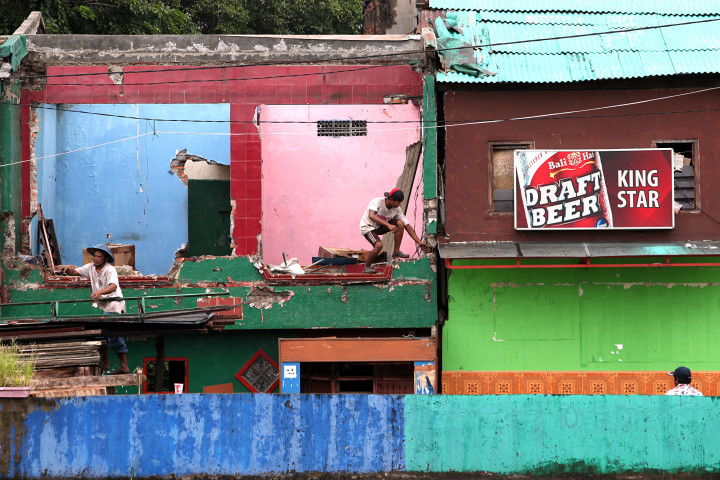 Warga Kalijodo Bertahan Ingin Saksikan Pembongkaran Rumah