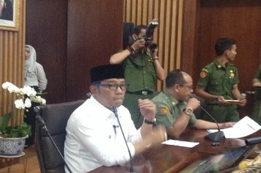 Warga Bandung Senang Emil tak Jadi ke Jakarta