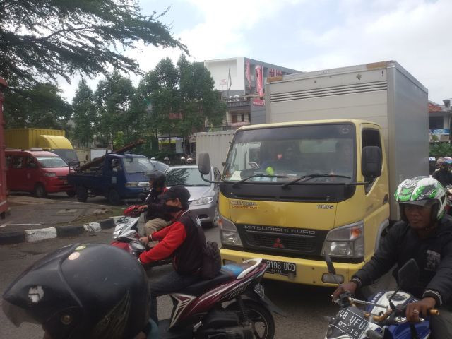 Kalijodo Dibongkar, Jalan Jembatan Dua Macet Parah