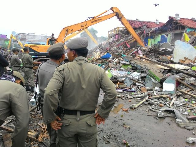 Penggusuran Kalijodo jadi Tontonan Warga