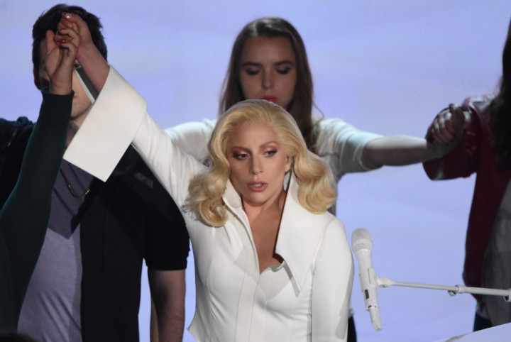 Penampilan Emosional Lady Gaga di Panggung Oscar 2016