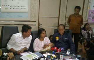 Cari Suci, Ibu Keliling Stasiun Kereta