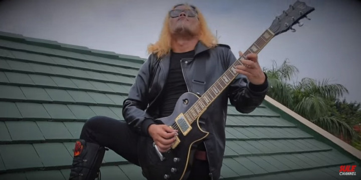 Sule Cover Lagu Kesempurnaan Cinta Jadi Lebih Nge-rock