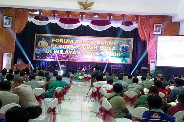 Aremania, Bonek, dan Ultras Mania Berkumpul di Polda Jatim