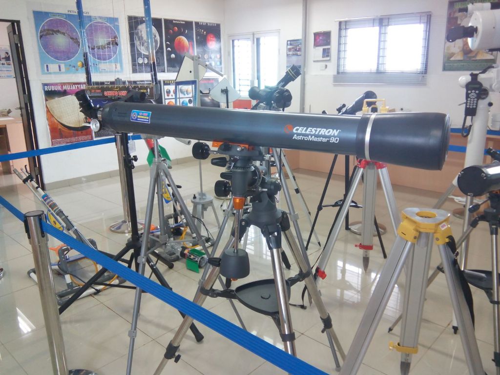 Alat-alat yang akan digunakan OIF-UMSU untuk melihat gerhana matahari di Medan. Foto-foto: Metrotvnews.com/Farida Noris