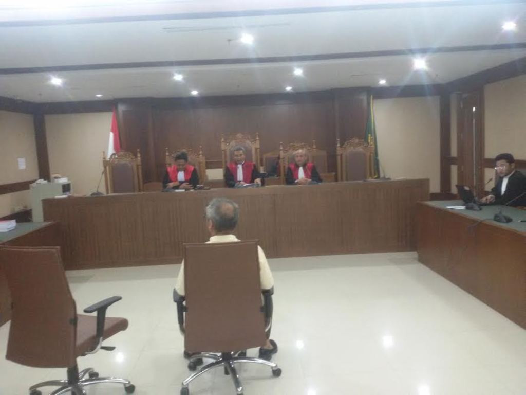 Terdakwa kasus korupsi pengadaan Uninteruppable Power Supply (UPS), Alex Usman, dituntut tujuh tahun penjara oleh Jaksa Penuntut Umum (Foto: MTVN/Whisnu)