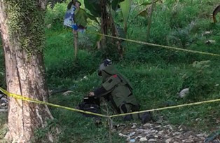 Gegana Ledakkan Koper Berisi Bom Aktif