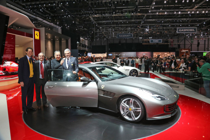 Ferrari GTC4Luss LakukanDebut di Geneva 