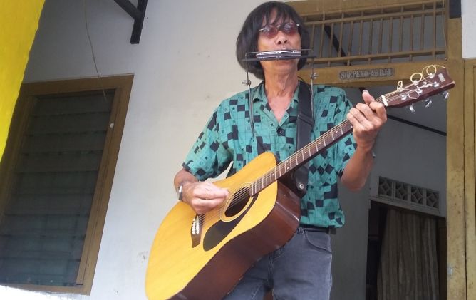 Pieter Lennon, Beatles Tribute Street Busker from Yogyakarta