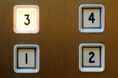 Wanita Ditemukan Tewas usai Terjebak 30 Hari di Lift