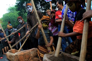 Mula Buka Mitos Raksasa Menelan Matahari
