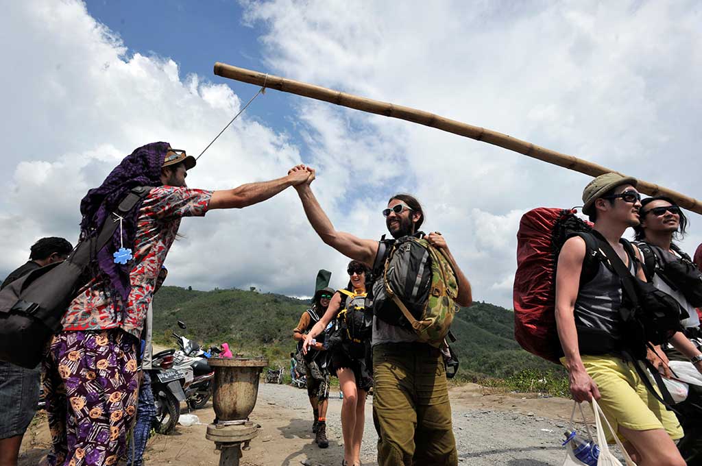 Jelang Gerhana, Wisatawan Berdatangan di Perbukitan Ngata Baru