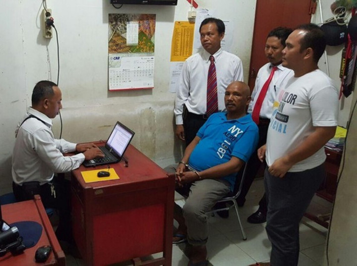 Labora Sitorus Diduga Masih Berstatus Polisi