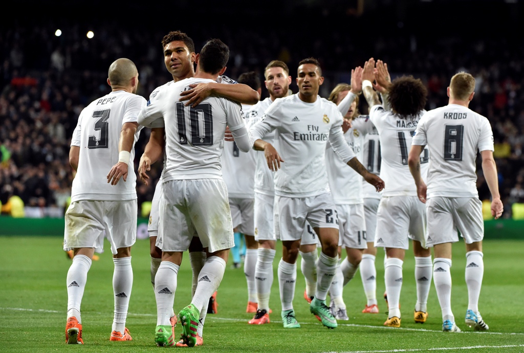Penggawa Real Madrid merayakan kemenangan. (Foto: AFP/Gerard Julien)