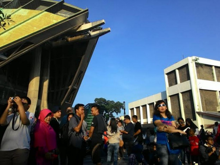 Saksikan Gerhana, 10 Ribu Warga Padati TIM