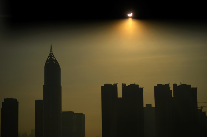 Gerhana Matahari Sebagian, Langit Jakarta Redup