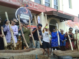 Tradisi Bunyian Lesung dan Alu Saat Gerhana Matahari