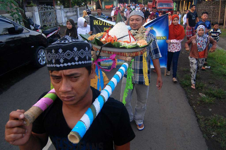 Warga Semarang Lakukan Tradisi Kenduri Gerhana Matahari