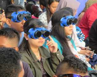 Terbesar, Kacamata Gerhana Bangka Tengah Raih Rekor MURI