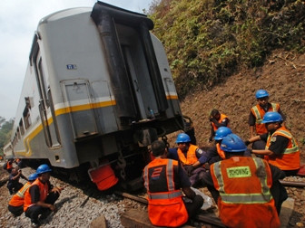 Penumpang <i>Commuter Line</i> Rute Tanah Abang-Sudirman Disarankan Beralih
