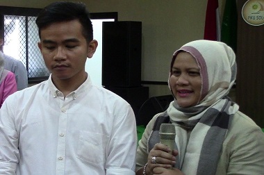 Anak Pertama Lahir, Gibran Promosikan Rumah Makan Baru