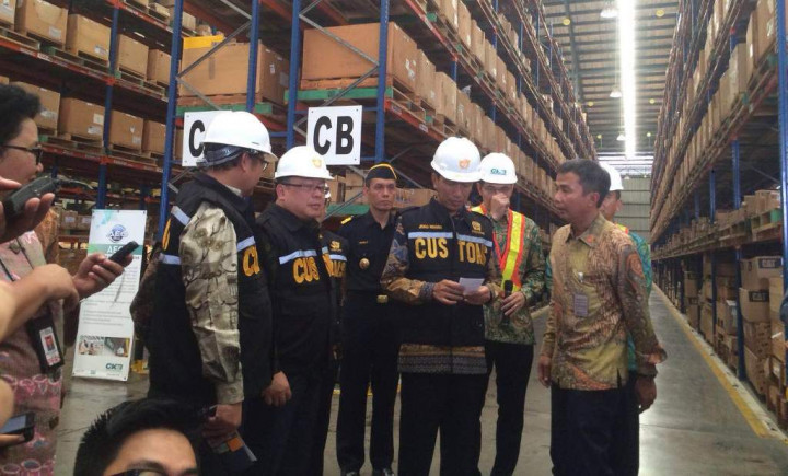 Saingi Singapura & Malaysia, Jokowi Ubah Warung Jadi Supermarket Logistik