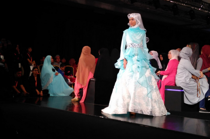 D'Element Tutup Hari Pertama Indonesia Fashion Week 2016