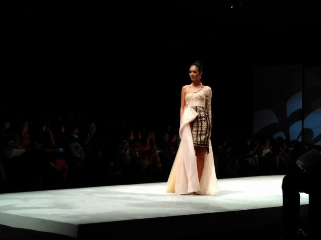 Colorful East Indonesia in Indonesia Fashion Week 2016