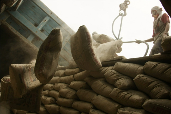 Membaiknya Ekonomi Dongkrak Penjualan Semen Indonesia